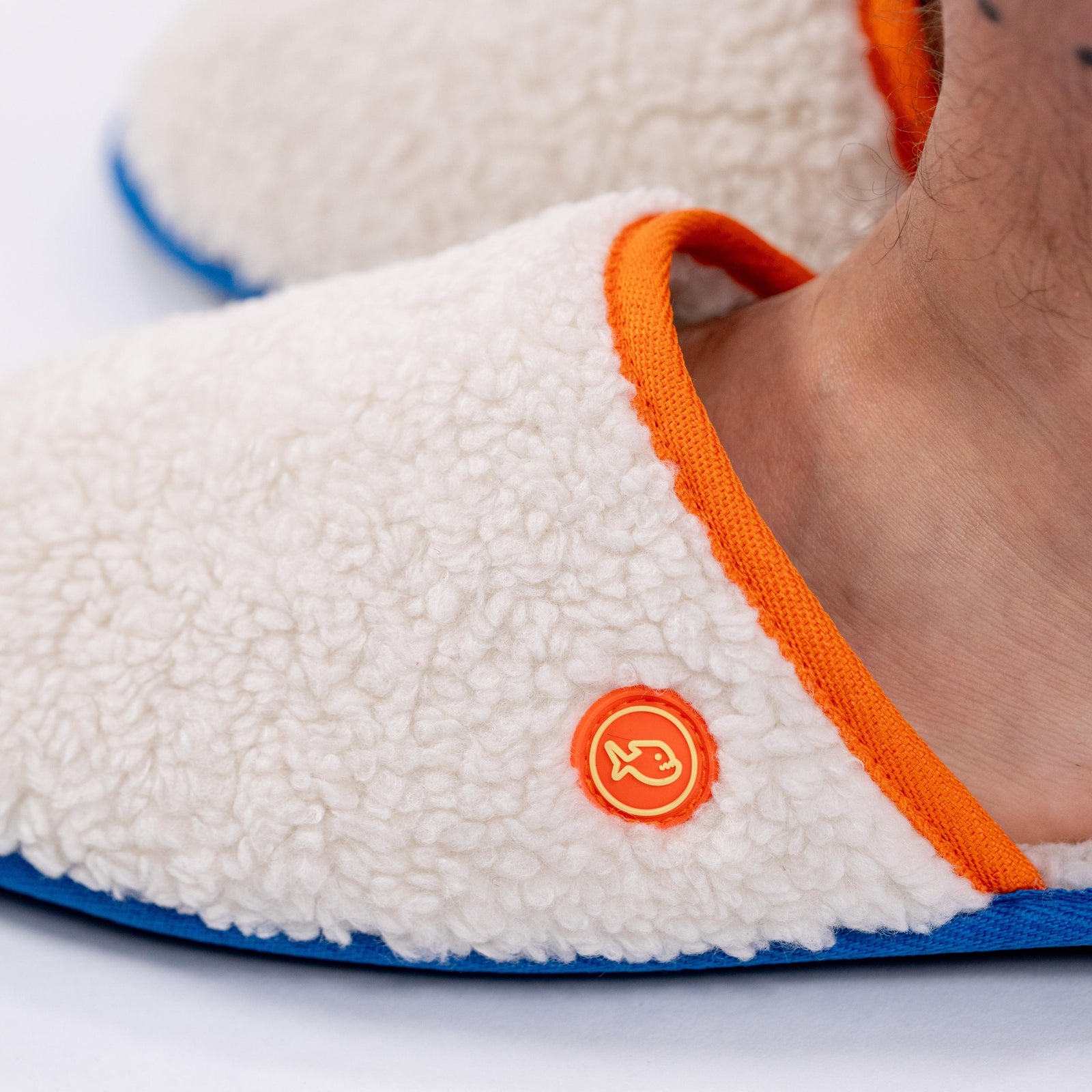 Chaussons en sherpa - Beige et orange