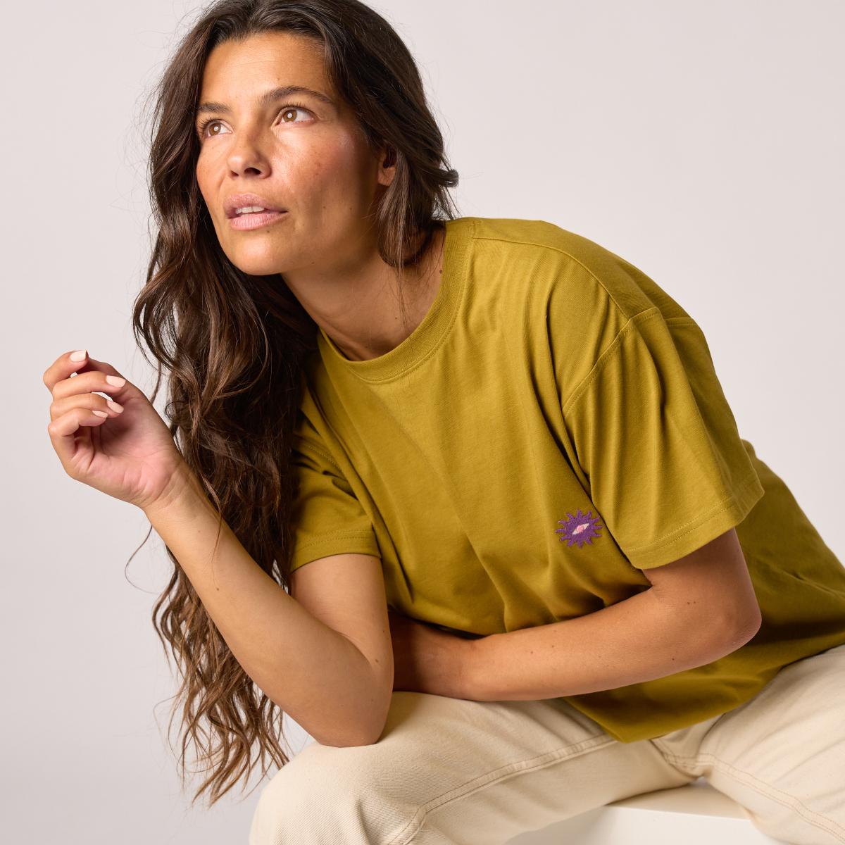 T-shirt femme en 100% coton bio - Vert olive, broderie soleil