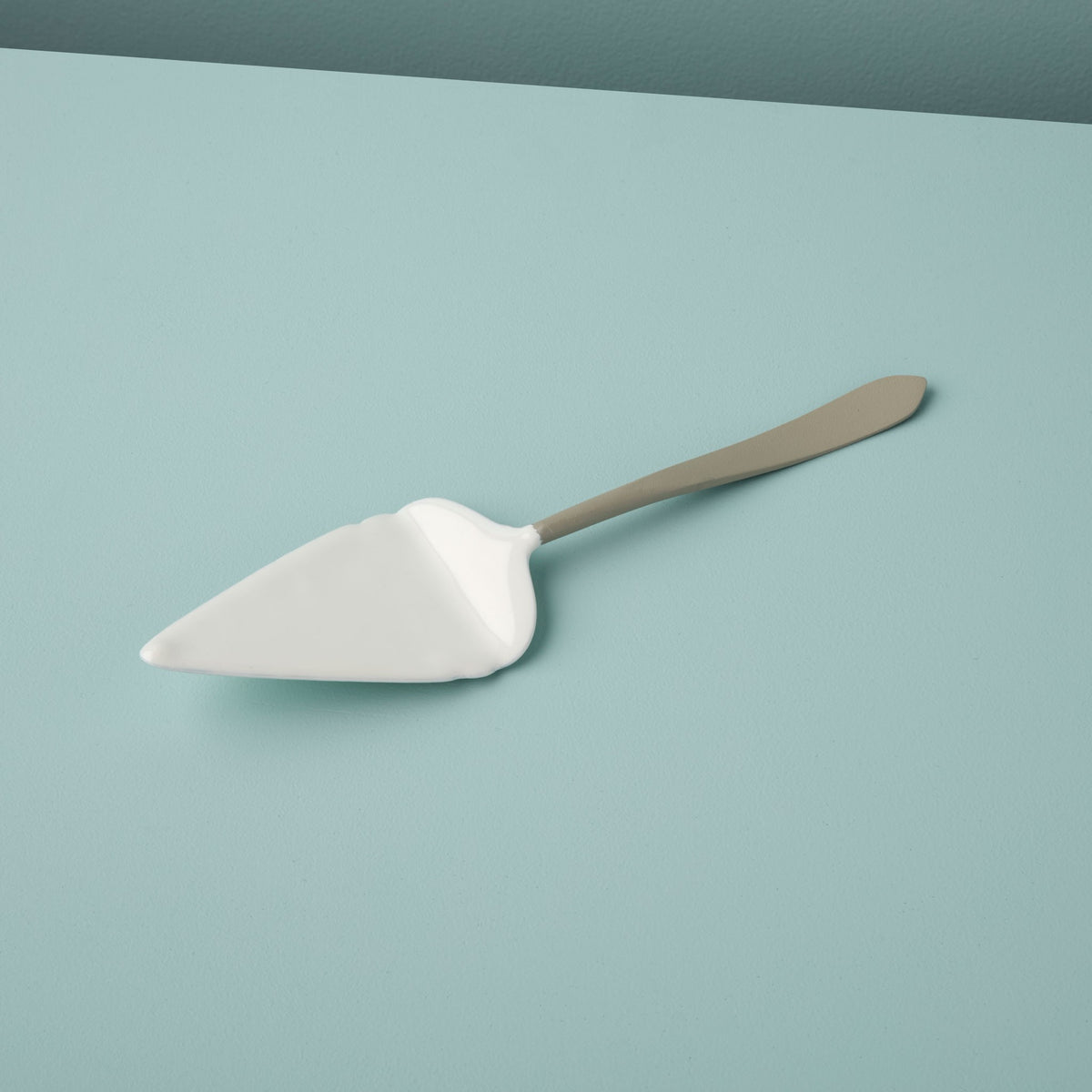 Pelle à gâteau Easton, Dove