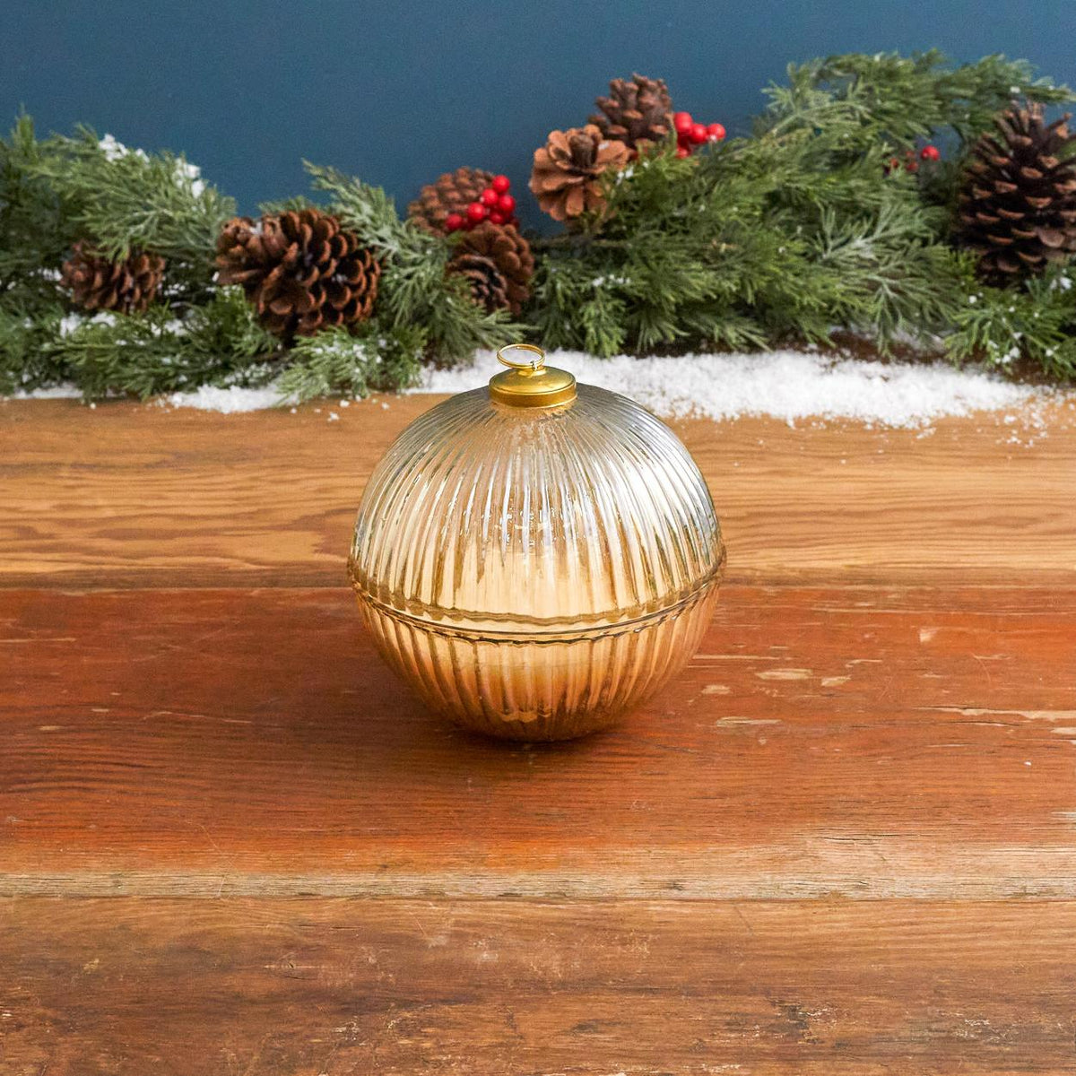 Bougie boule Brown Sugar, lustre doré