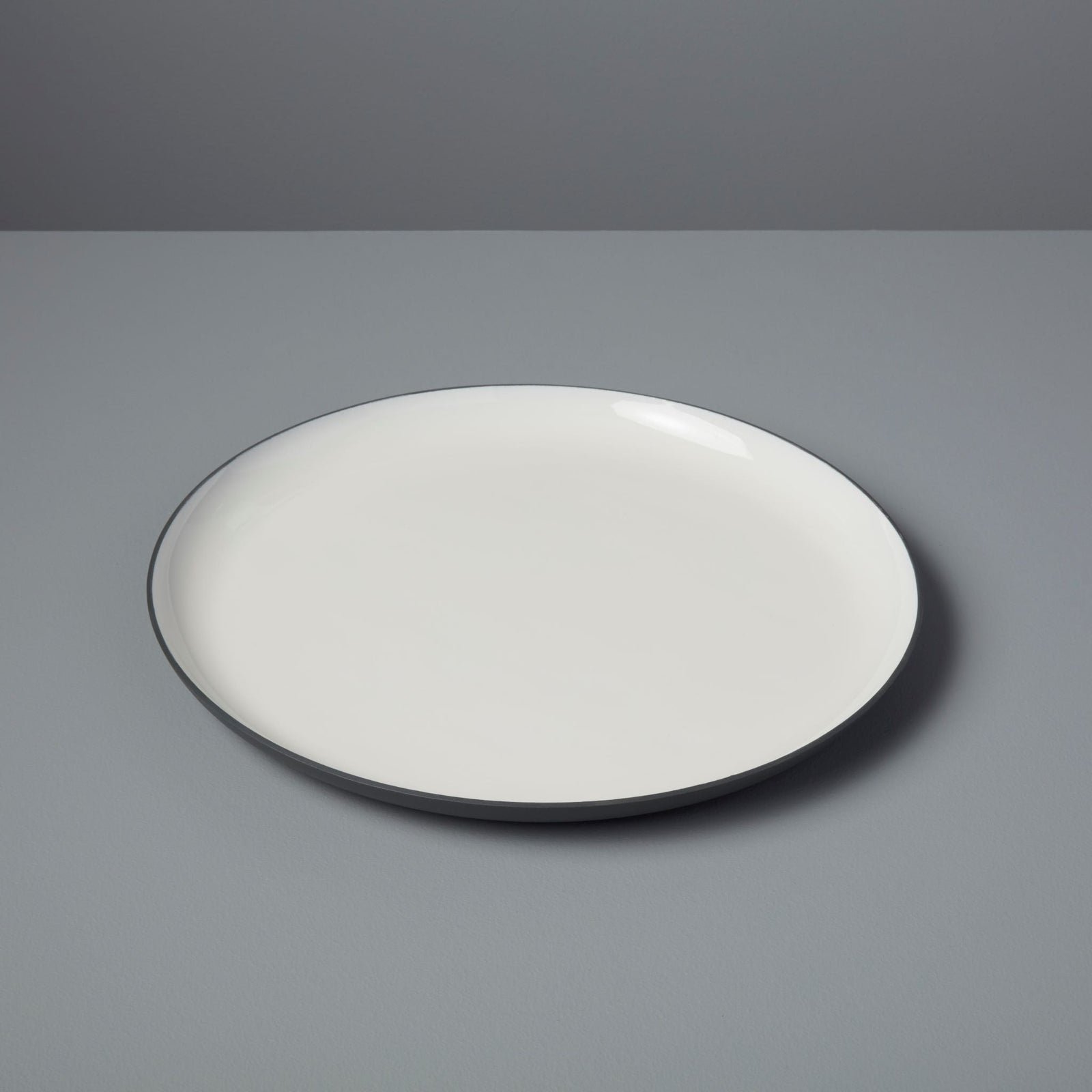 Plat rond moyen Easton, Graphite