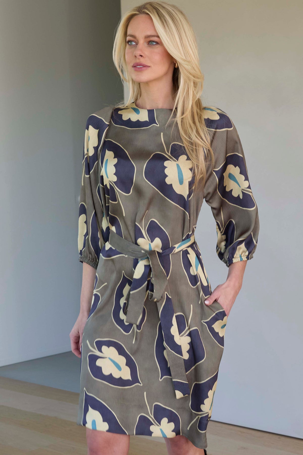 Robe - Dana Olive Gold Leaves