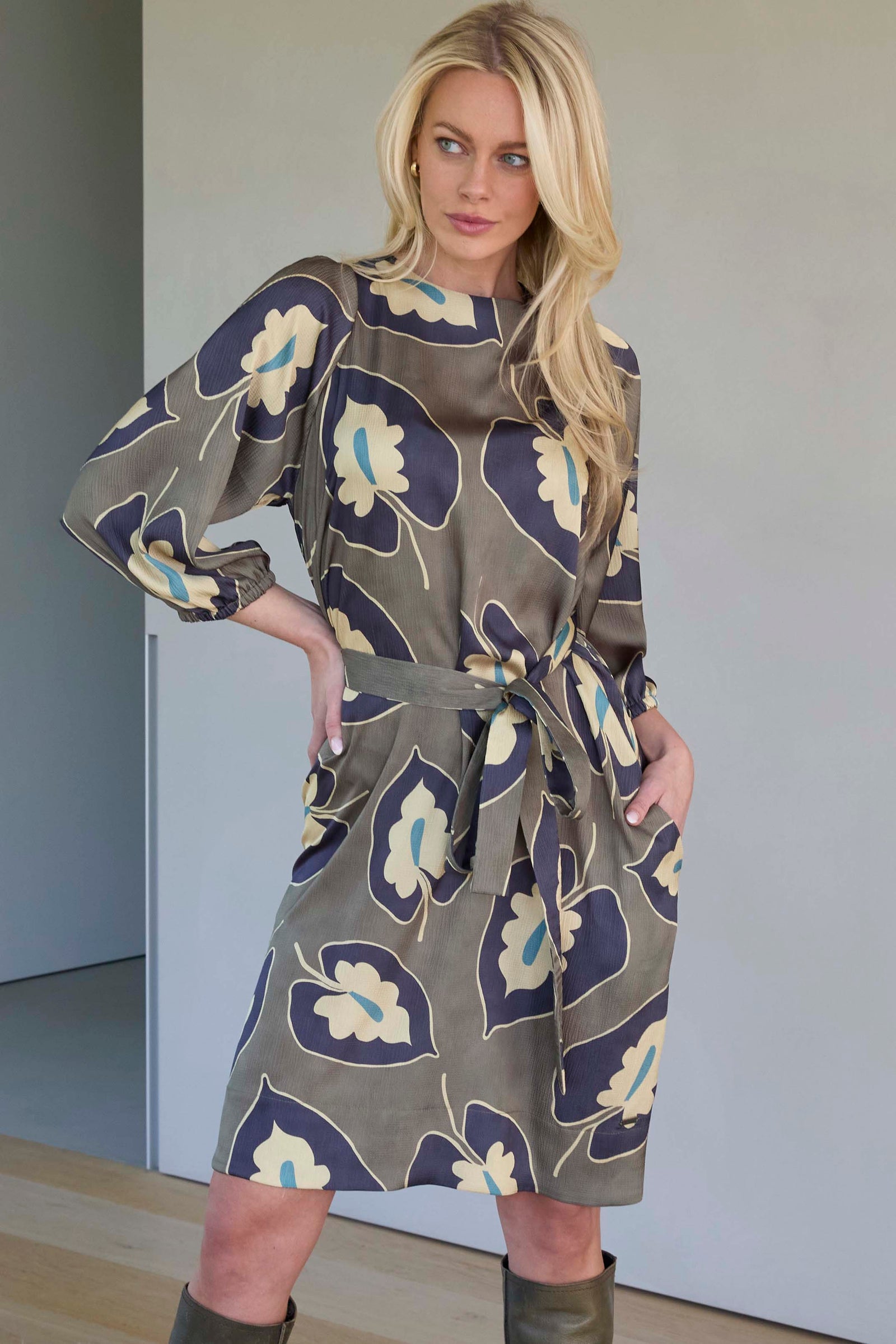 Robe - Dana Olive Gold Leaves