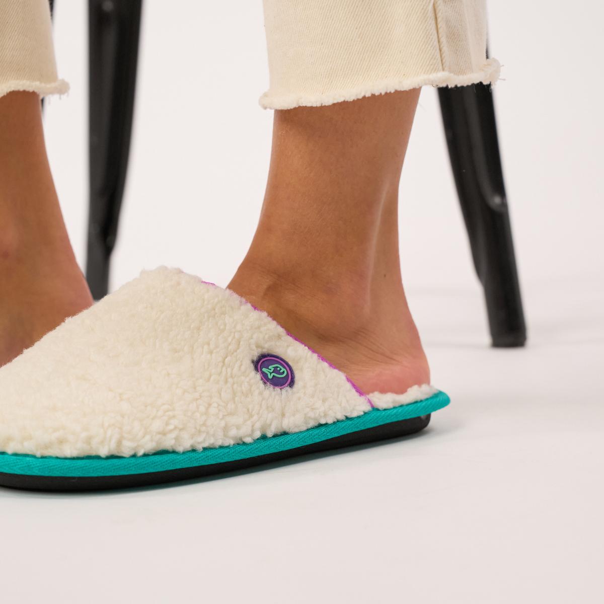 Chaussons en sherpa - Beige et violet