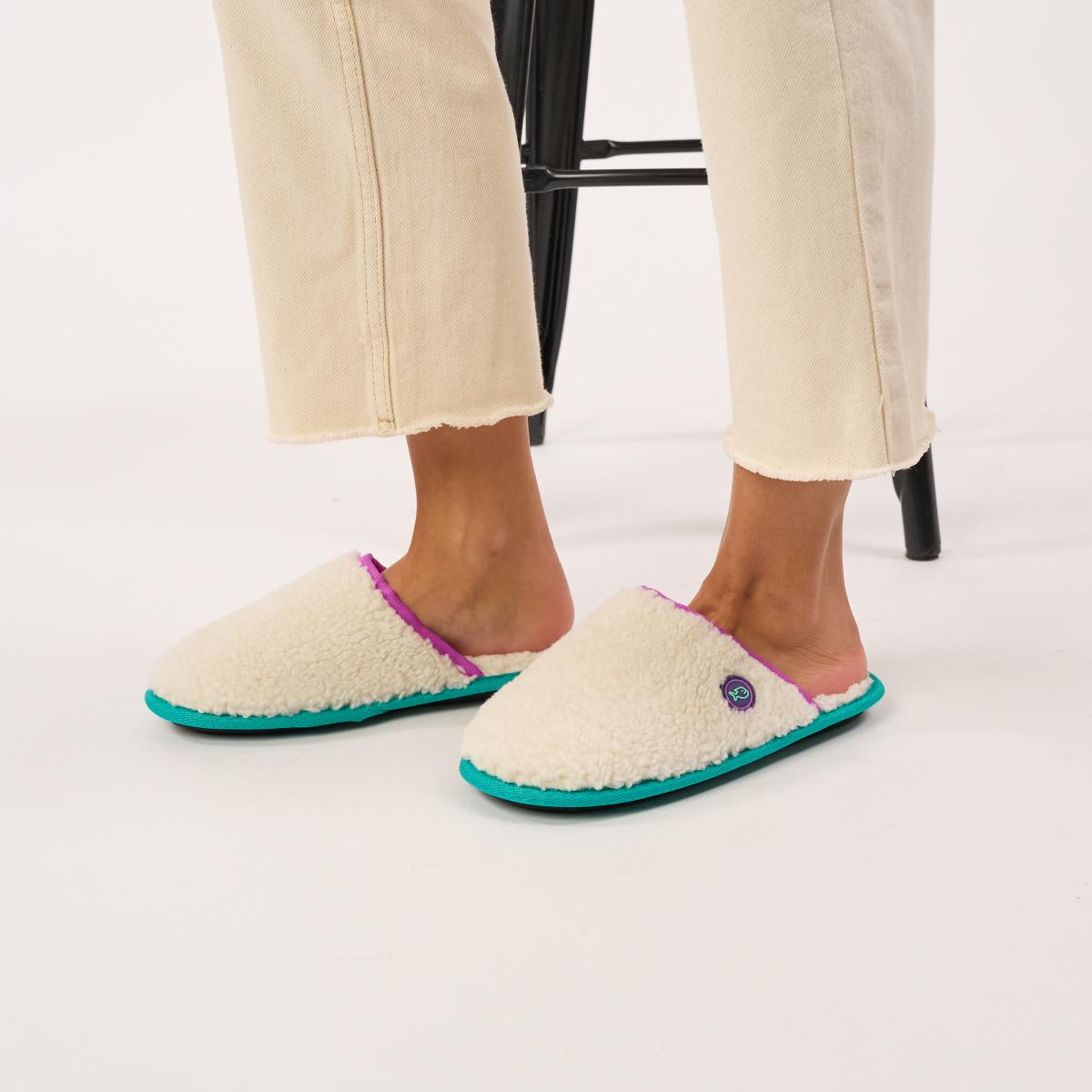 Chaussons en sherpa - Beige et violet