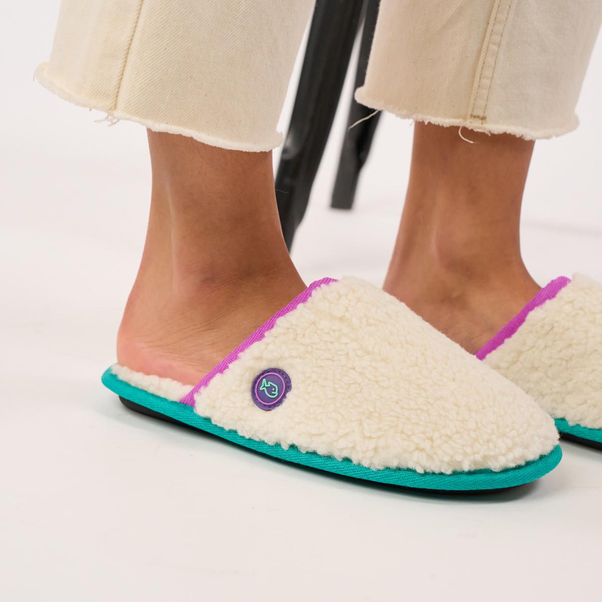 Chaussons en sherpa - Beige et violet
