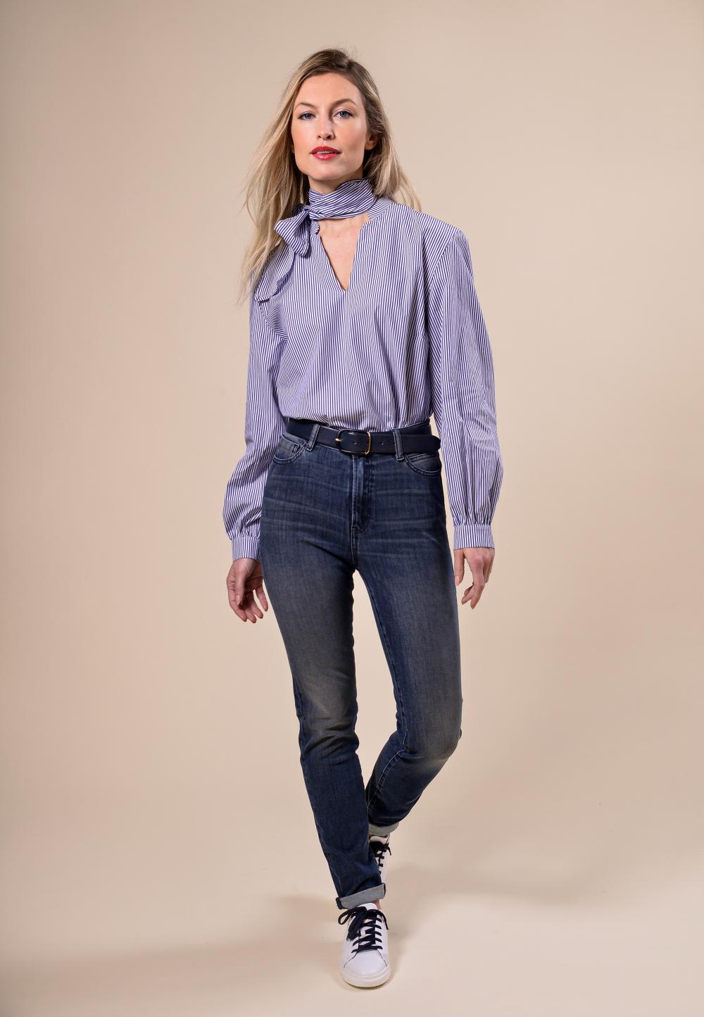 High Waist Fitted Jeans In Denim - Denim