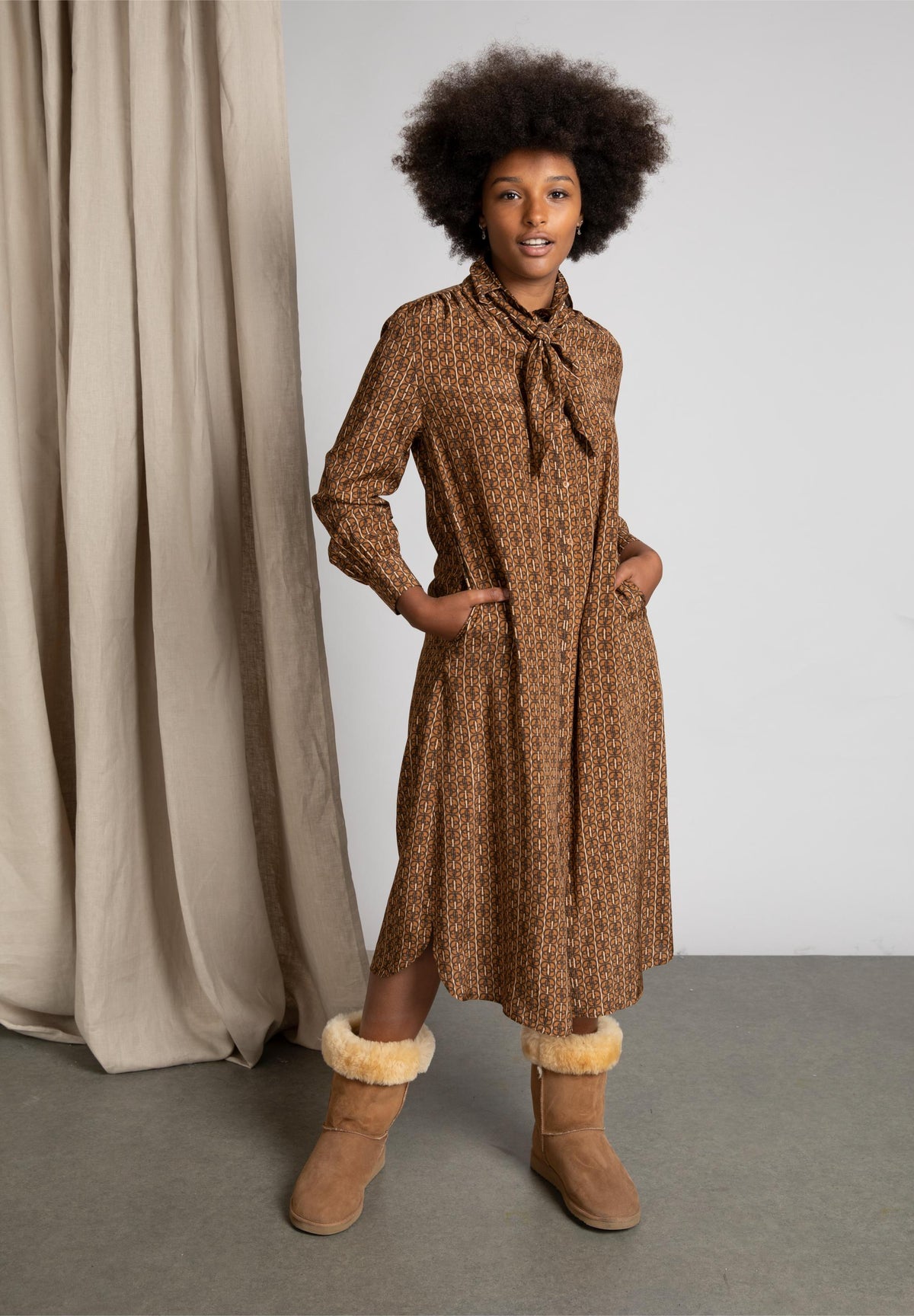 Shirt Dress With Collar Ribbon In Brown - Marron