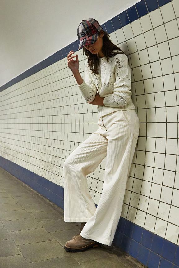 Off White Woolen Crew Neck Sweater - Blanc