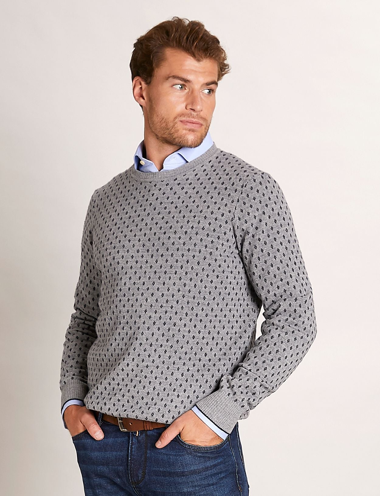 Homme Pull Ajusté À Motif Diamant En Gris. - W