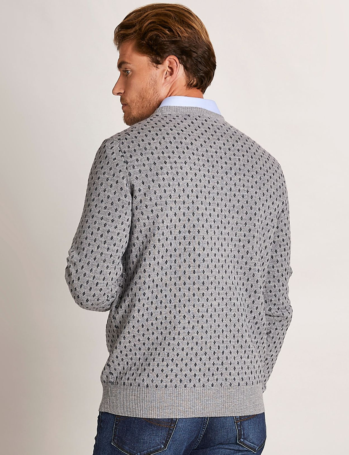 Homme Pull Ajusté À Motif Diamant En Gris. - W