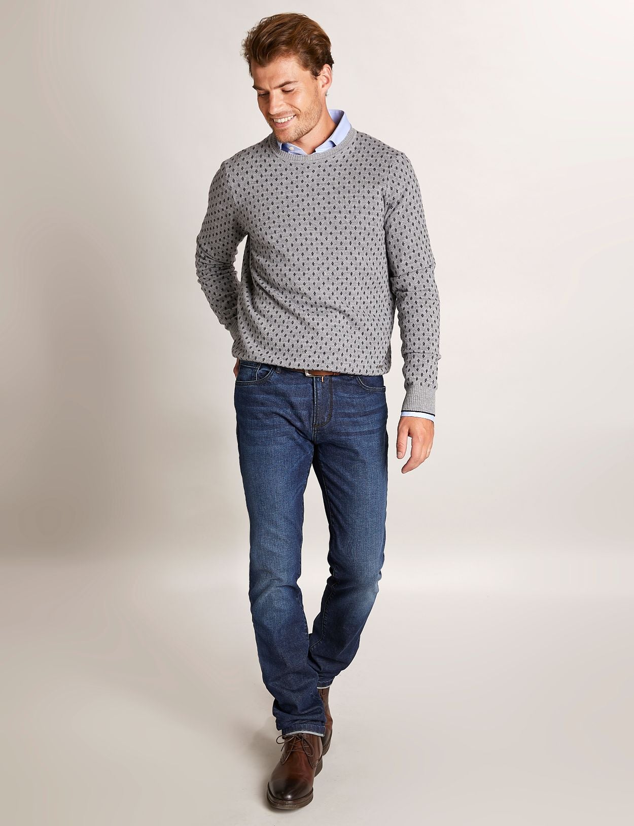 Homme Pull Ajusté À Motif Diamant En Gris. - W