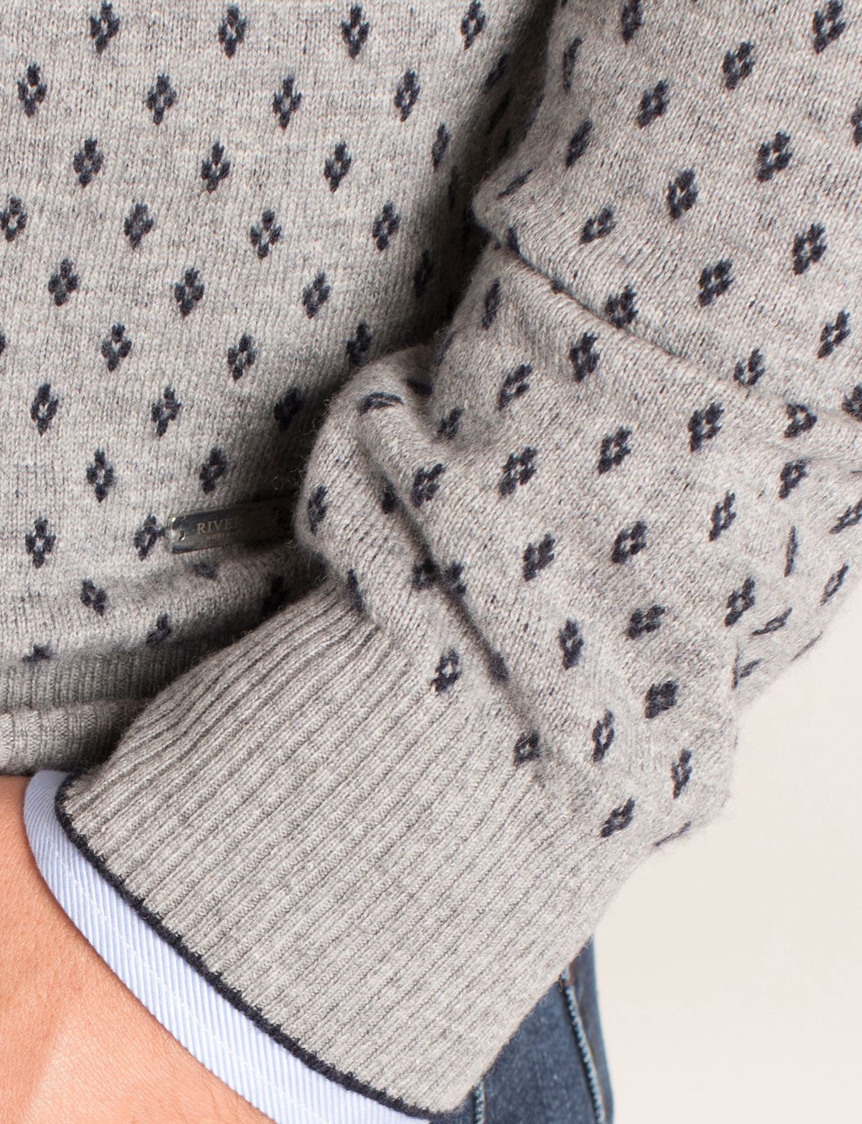 Homme Pull Ajusté À Motif Diamant En Gris. - W